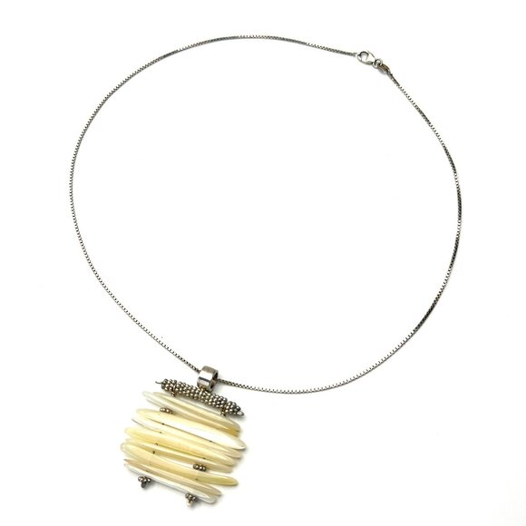 Irridescent Mother of Pearl Pendant Necklace with 17" Silver Boxchain — EUC - Picture 8 of 8